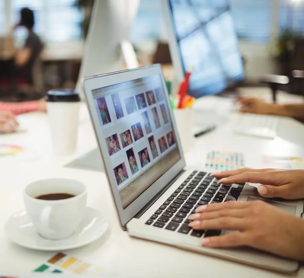 Start brand- identity with website designing Algoflow